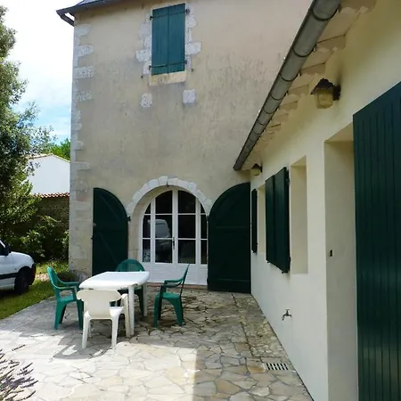 Сasa de vacaciones Maison De 3 Chambres A La Flotte Avec Jardin Amenage
