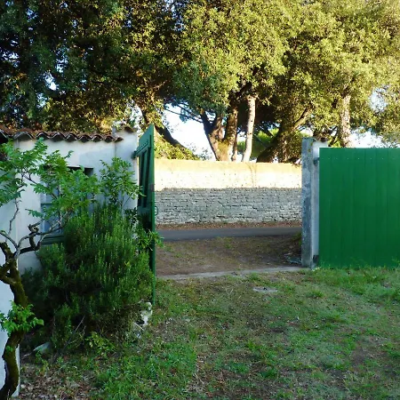 Сasa de vacaciones Maison De 3 Chambres A La Flotte Avec Jardin Amenage