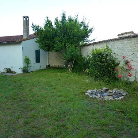 Maison De 3 Chambres A La Flotte Avec Jardin Amenage Сasa de vacaciones